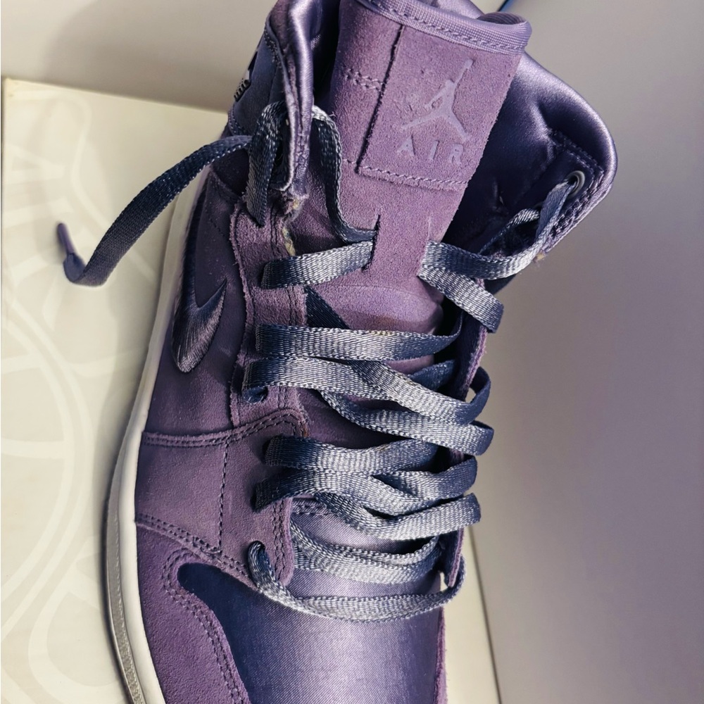 Air Jordan 1 Retro High 'Season of Her: Purple Earth' - Picture 11 of 12